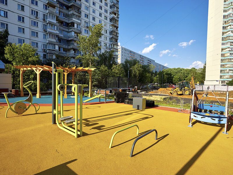 На территории комплекса разместятся детская площадка и площадка для занятия спортом.