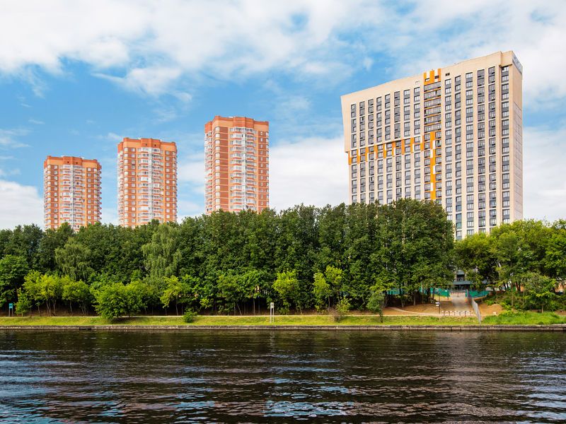 ЖК на Ленинском проспекте. Вид со стороны реки.