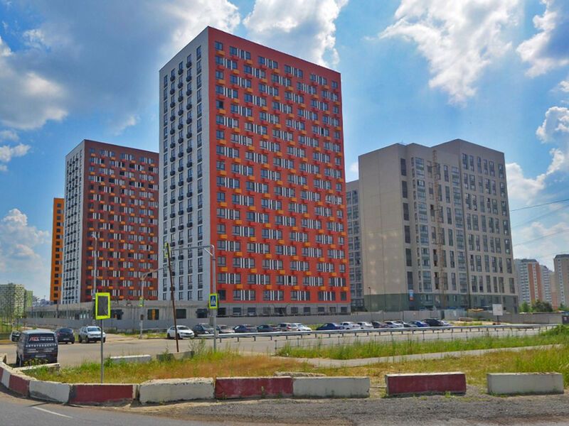 Это 4 монолитно-панельных корпуса высотой 18 этажей.