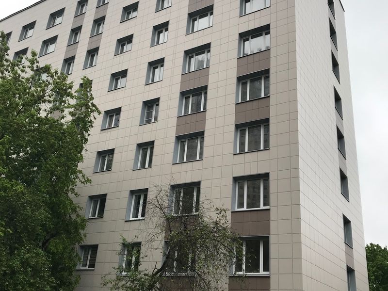 Проведена полная внутренняя и внешняя отделка дома