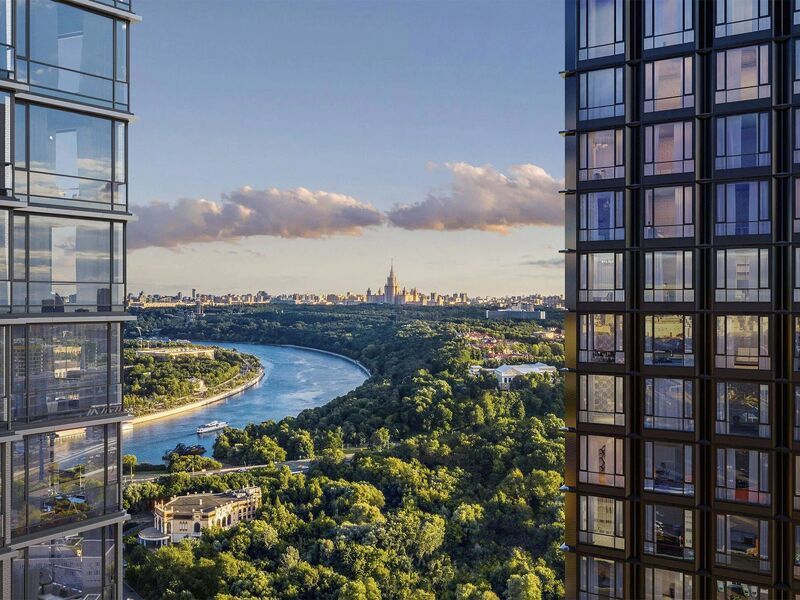 Три небоскреба высотой до 41 этажа с видами на «Москва-Сити», Москву-реку и Останкинскую телебашню.