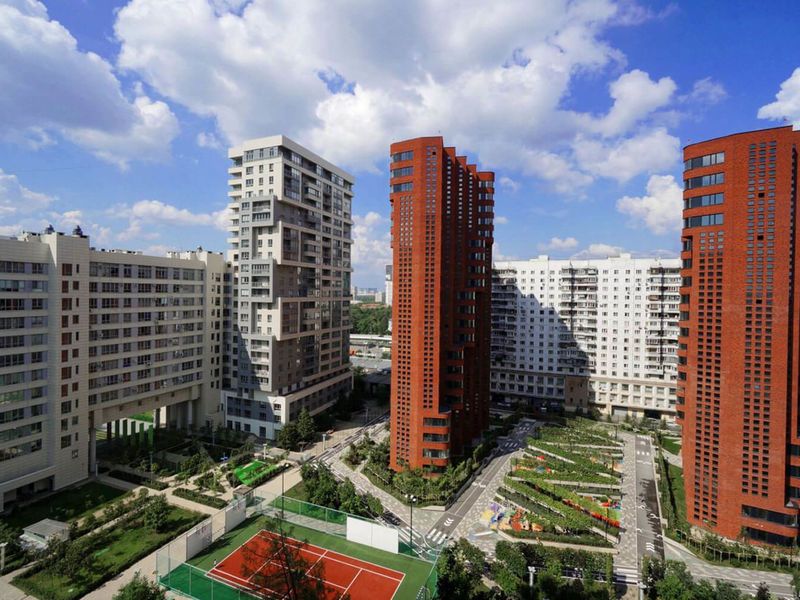 Концепция комплекса предусматривает возведение жилых корпусов высотой от 12 до 40 этажей с фасадами разнообразных архитектурных решений.