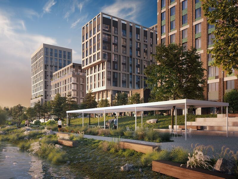 Из окон открываются виды на набережную и затон