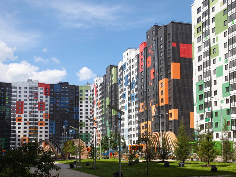 ЖК «Мой адрес на Дмитровском, 169». В комплексе есть собственная школа на 350 мест и детский сад.