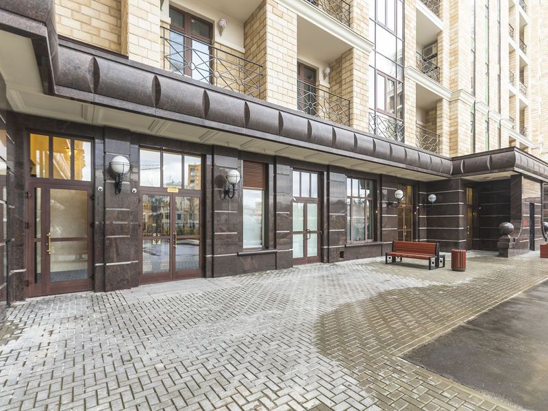 ЖК «Grand Deluxe на Плющихе». Входные группы. Фото от 17.11.2017 г.